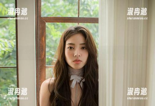 看G.su(全智秀)的海滨写真，分享也许是听风的方式……