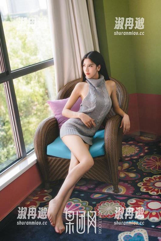 GIRLT果团网 - 高清壁纸总是那么沉甸甸，周晓唯的丝袜让它轻盈了起来