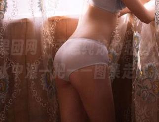 GIRLT果团网 – 尹意纯泳池私拍，让我们在水中浪一把——图集走起来！