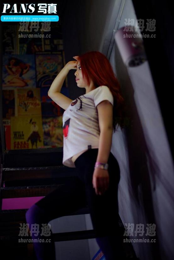 PANS - 韩美轩的夏日泳池写真:你没见过的‘轻松’ PANS - 韩美轩的夏日泳池写真:你没见过的‘轻松’