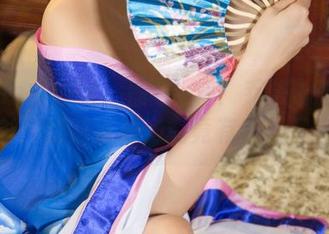 UGirls尤果网 – 图包発售：乔依琳与白衬衫的绝妙邂逅，究竟有多无聊？
