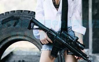 UGirls尤果网 – 原图中的张雪馨好想让我也穿上皮衣，深得我心！
