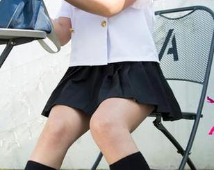 UGirls尤果网 – 原图杨漫妮，让牛仔裤一下子成了焦点，大家都是怎么选裤子的呢？我回来再研究。