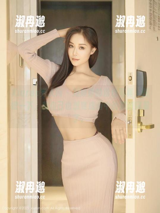 Xiuren秀人网 - 刘婷婷的粉色写真，恍惚一下，我自己也想变成画中的那道风景了。