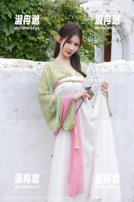 Xiuren秀人网 - 美脚写真大比赛，徐微微mia轻松拿下“脚趾模特跟大家说个hello”奖！