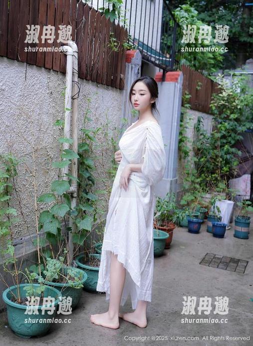 Xiuren秀人网 - 杨幂幂清纯题材的无圣光合集，从未如此大胆！