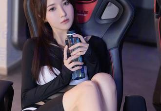 Xiuren秀人网 – 为什么林文文yooki的海边写真：就算浪打脸，也还是美得不要不要的！