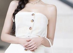 Xiuren秀人网 – “果果Nikki”在在线，美图上流淌的可爱，喂我单车情怀。