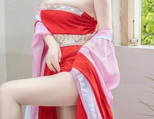 Xiuren秀人网 – 原来走路也可以这样：陈柒柒的裸足写真触动心弦