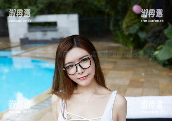 YouWu尤物馆 - 私房兔女郎：孟狐狸FoxYini今天又在挑衅小养蜂人了么？