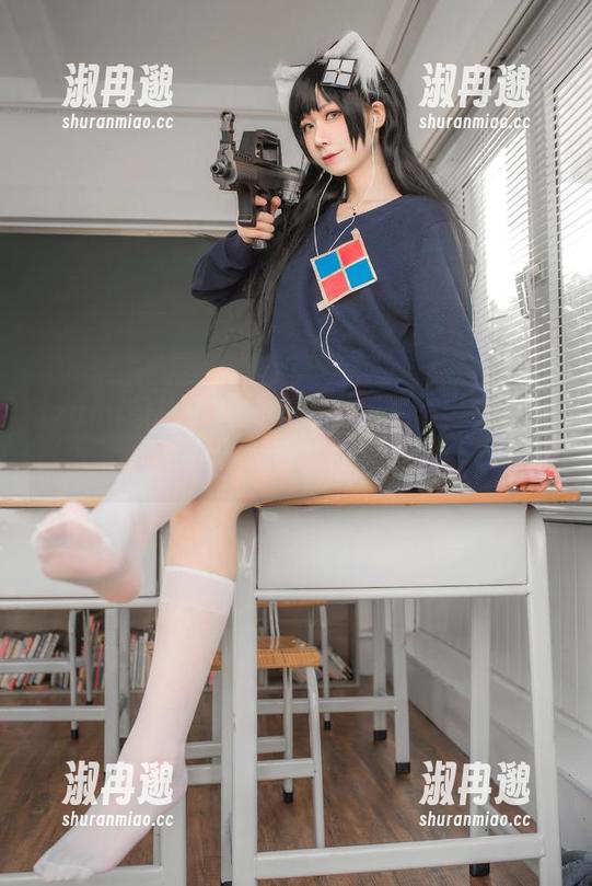 izumi泉桃子最新夏天美图更新，果然是天生的“夏天仙女”。