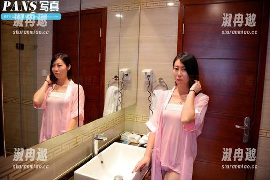 pans - 小小的姐姐？原图居然让我想到那种无邪的少女感，哈哈！
