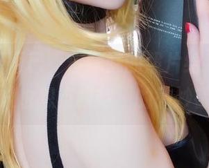 一小央泽而已，但穹妹的照片给我一种‘打工人也想当模特’的微妙错觉。