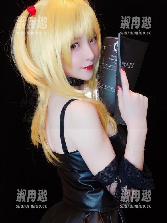 一小央泽而已,但穹妹的照片给我一种‘打工人也想当模特’的微妙错觉。 一小央泽而已,但穹妹的照片给我一种‘打工人也想当模特’的微妙错觉。