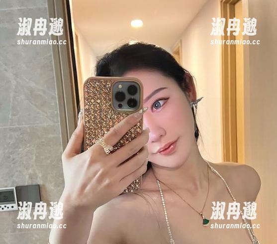 微密圈 - 连体豹纹，不爱笑的赛琳你太前卫了，无圣光的效果是……求带路！图包请密封。