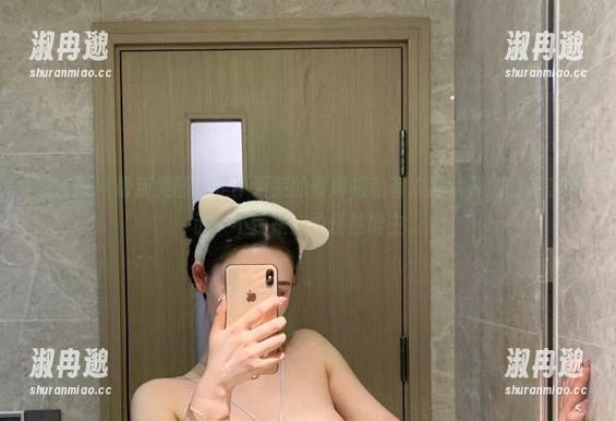 微密圈 - 最新美图，是不爱笑的赛琳将私有浪漫以开放的姿态展示，不愧是一位任性博主。
