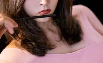 丽柜 – 小七的免费日常照片，你能想象吗？
