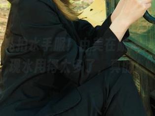 丽柜 – 私拍水手服！由美在航海，结果发现水用得太多了，真的！