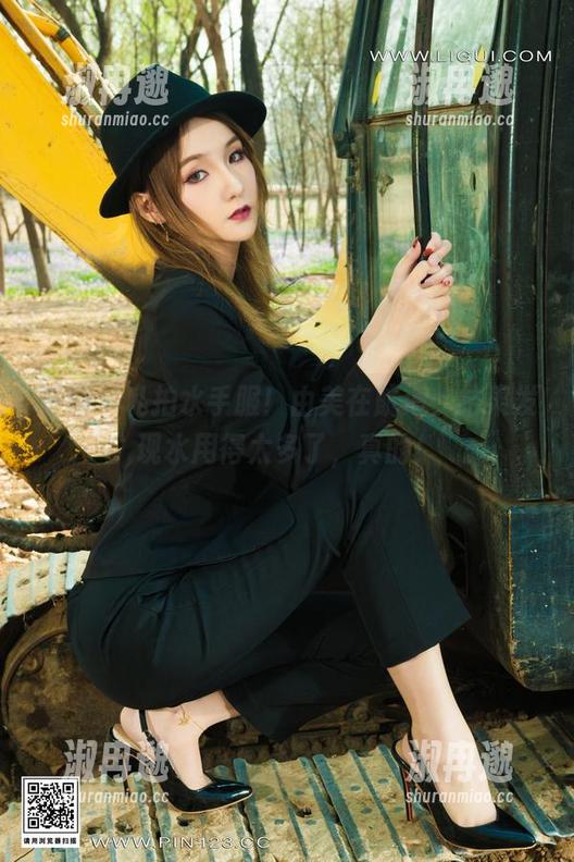 丽柜 - 私拍水手服！由美在航海，结果发现水用得太多了，真的！