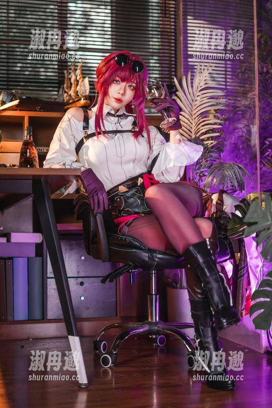 谁说修女不能和狗来点轻松的?九言的高清照片征服了我。 谁说修女不能和狗来点轻松的?九言的高清照片征服了我。