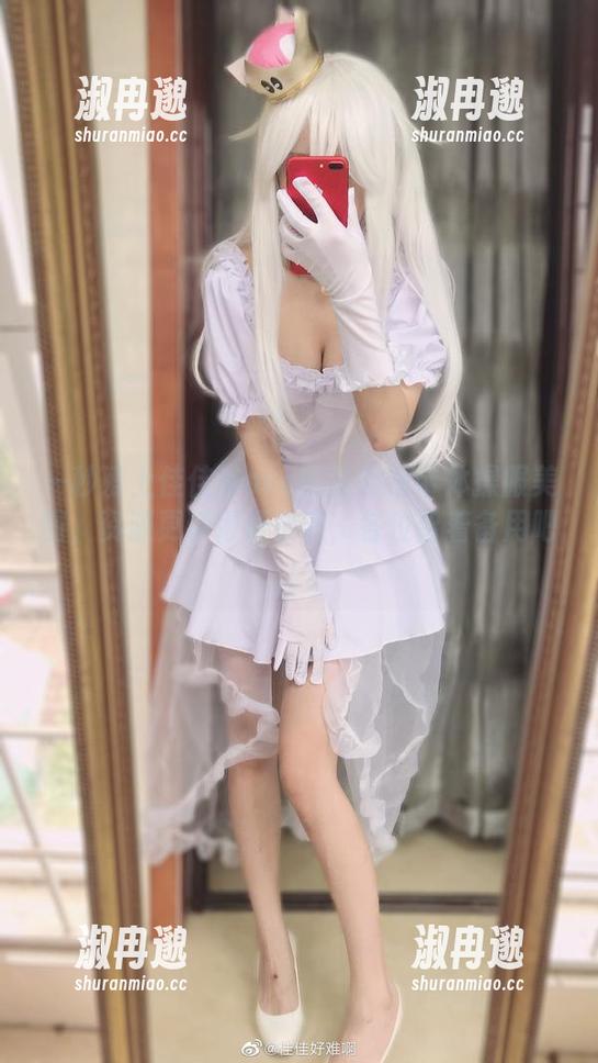 一秒爱上佳佳酱ovo的蓝色吊带体操服美图，资源更新得很快哦，各位留着备用吧！