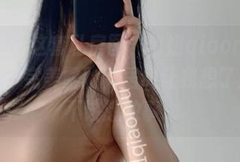 微密圈 – 这套私房图，俏妞qiaoniu66的美腿，完美露脸，居然让我想了那么多不该想的事…