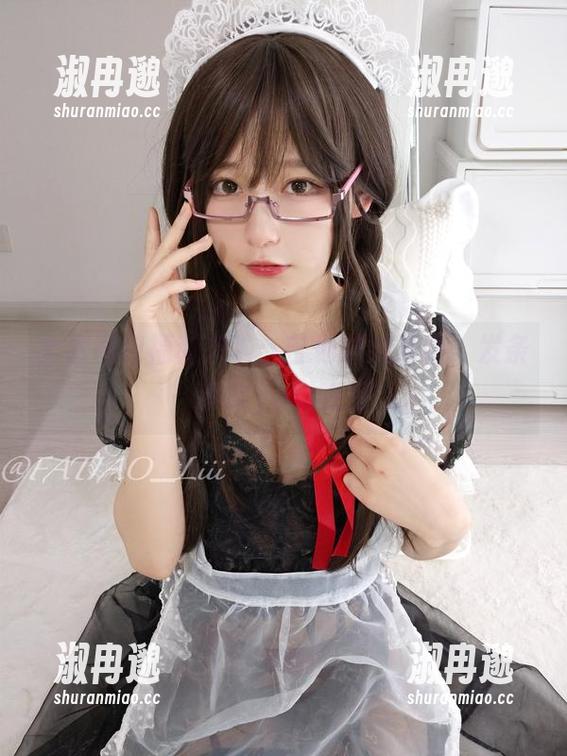 全套图包福利来啦：吉他妹妹开唱，发条少女yoki在旁