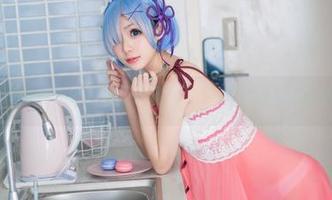 下载这组喵糖映画出的杨玉环写真，保证让你的屏保更加迷人。