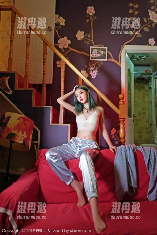 嗲囡囡 - 试问方绮言Ayaka的“女王”原图，壁纸能不能别太张扬？