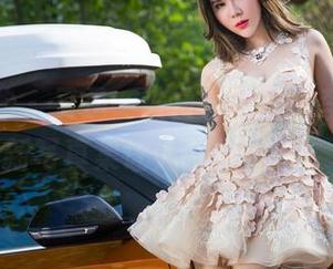 头条女神 – 又是一波白色情怀，李菲儿最新写真集让人捉摸不定。