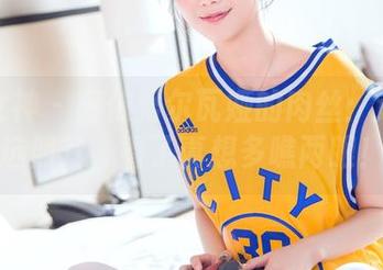 头条女神 – 阿依努尔瓦娅的肉丝：这些精选照片，看了真想多瞧两眼！