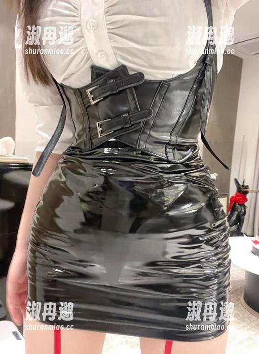 微密圈 - 奔跑的晶骡儿的红灯下风情，快来下载，记得留存了哦！不然，可别怪我让你错过了！