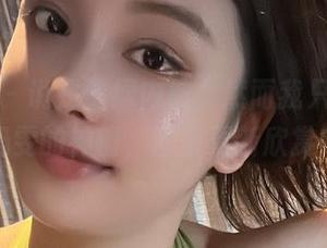 微密圈 – 说是墨绿内裤，然而我只注意到奶雯的神情，图集更新欣赏中