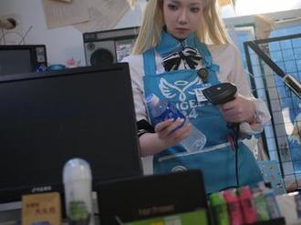 这就是小和甜酒的黑丝私拍：我说不定还能融入这个画面吧！