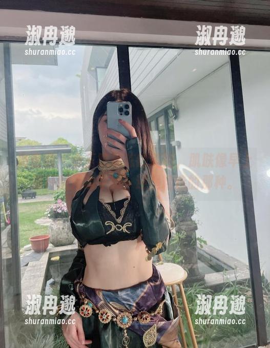 微密圈 - 小玉吃果冻的美图，肌肤像早上那杯刚挤的牛奶，还是精选的那种。