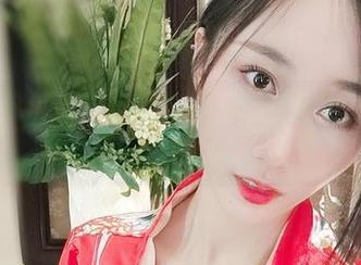 微密圈 – 这组资源真不错，小玉吃果冻穿上红色睡衣更显魅力