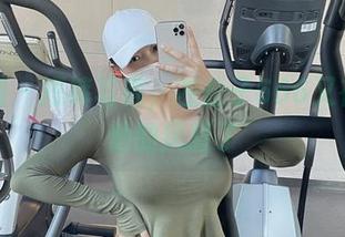 微密圈 – 短裤写真，左公子666又在展现他的风骚了