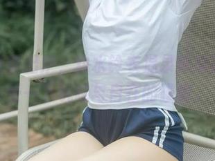 美图新鲜出炉，幼水铃衣温泉体操服，感受一下玩味与自在的碰撞。