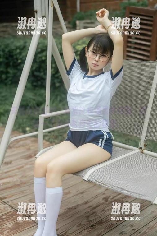 美图新鲜出炉，幼水铃衣温泉体操服，感受一下玩味与自在的碰撞。