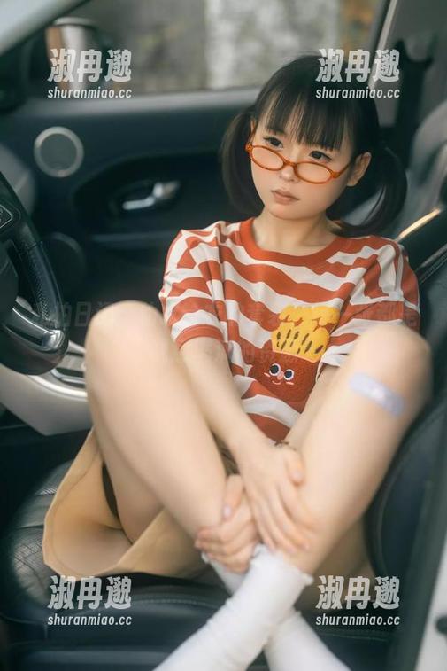 私拍日记:幼水铃衣的套装,每一张都是诚意满满的资源 私拍日记:幼水铃衣的套装,每一张都是诚意满满的资源