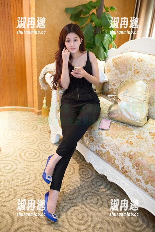 推女郎 - 美图更新，林清儿的套装穿着比我朋友的秀恩爱还吸引！