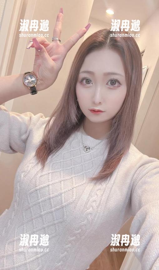月城委员会的最新写真，纯白主题，让我们好奇她的洗衣粉用得对不对！