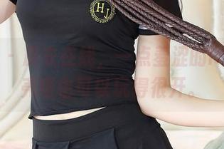 果团网 – 皮衣在线，一点羞涩的little贝壳喵也可以玩得很开。