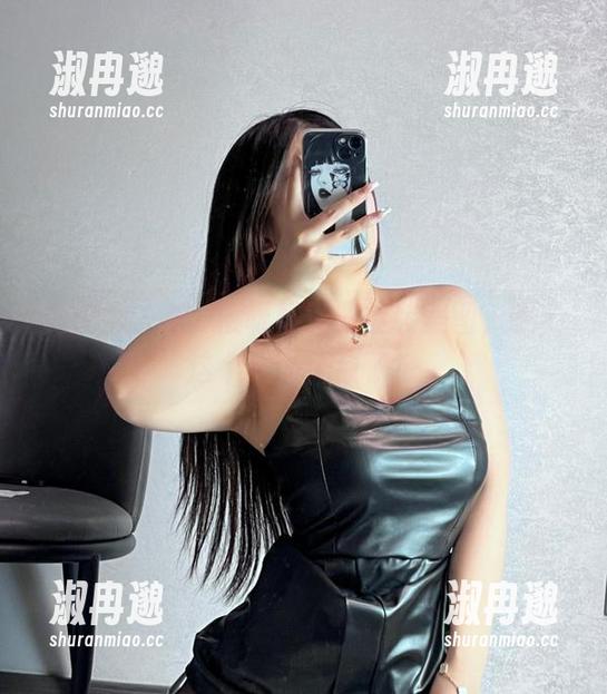 微密圈 - 桃沢樱呀展现职业装美图，瞧，这个造型无敌了！