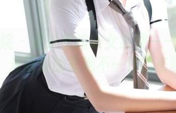 模范学院 – 黄乐然的修女系列——没有圣光，光照到的是她不一样的态度。