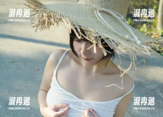看吧，浅安安在白衬衫里，像一本很厚的书，我又想读又怕看。