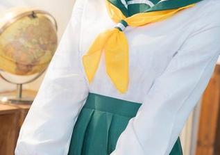 当定制与图片邂逅，清水由乃的套装似乎在悄声对我招手。