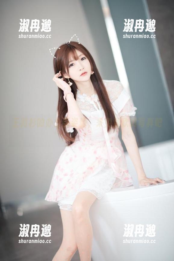 王羽杉的办公新姿势，来免费欣赏写真吧！