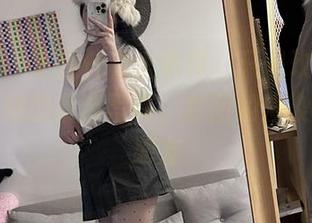 微密圈 – 不是什么大事件，只是玫桃泡芙在展示她的吊带写真，套图的渲染强到没朋友