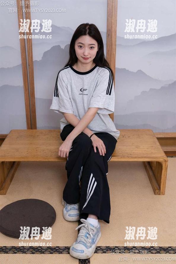 甜予摄影 - 齐齐：我的脏白棉袜全集，抗拒不了的“脏”美学。